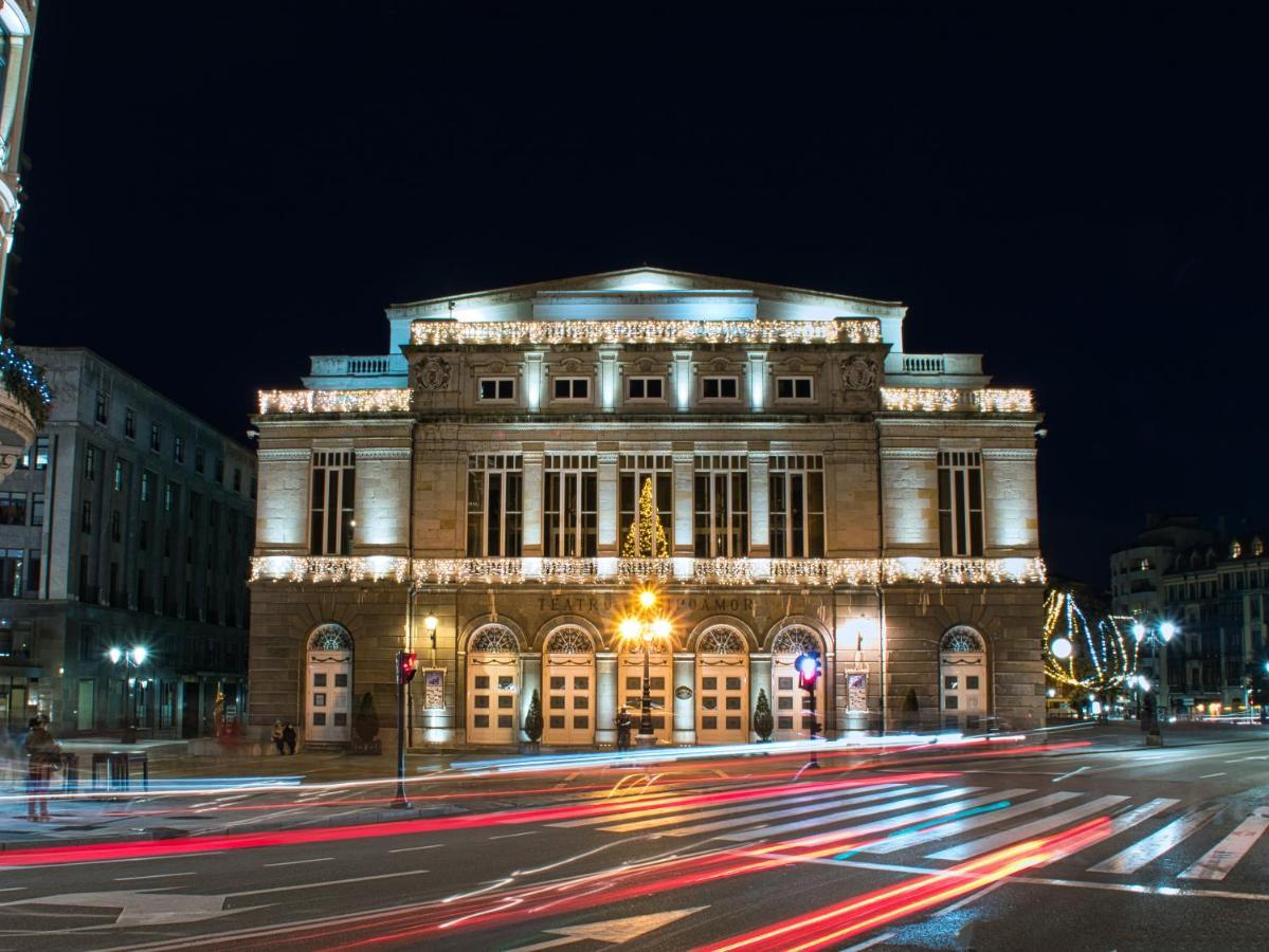 Piso Centrico "Villa Revallines" โอเบียโด ภายนอก รูปภาพ